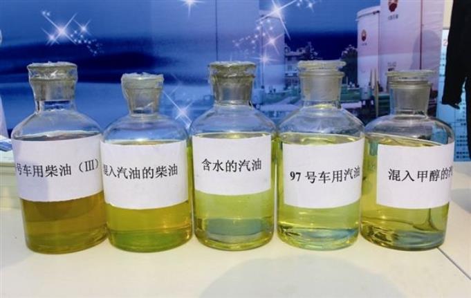 車用燃油顏色解析 汽油與柴油為何顏色不同？